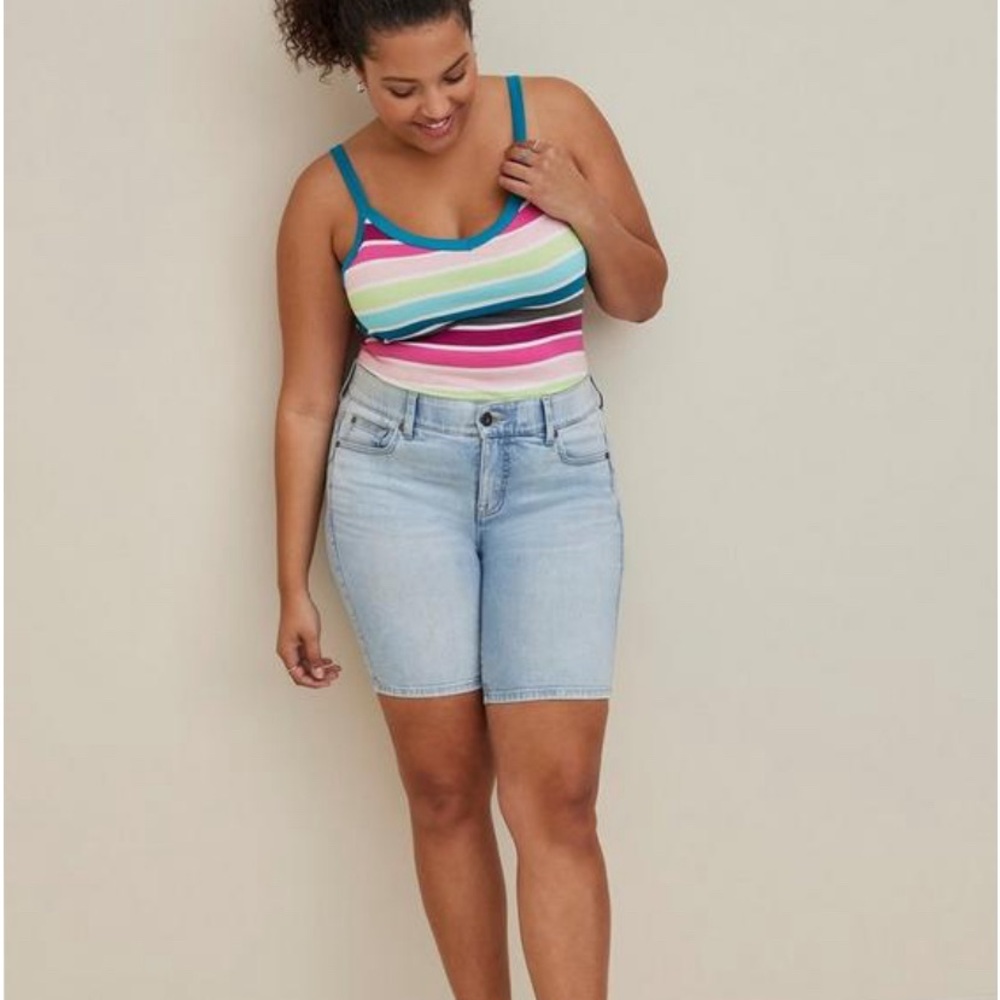 NWT Torrid Bombshell Bermuda Premium Stretch High Rise Shorts Bay Ridge Sz 28